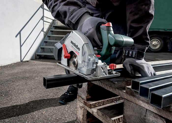 Аккумуляторная дисковая пила METABO MKS 18 LTX BL 58