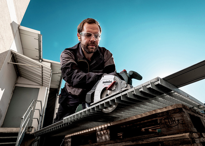 Аккумуляторная дисковая пила METABO MKS 18 LTX BL 58