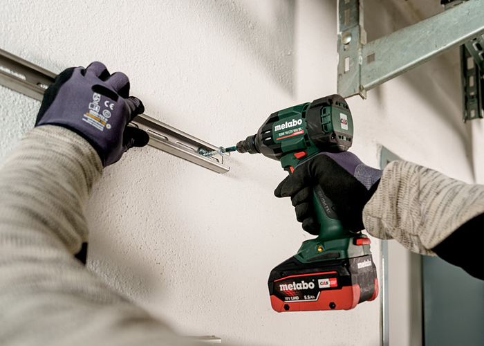 Акумуляторний ударний гайкокрут METABO SSW 18 LTX 550 BL (2х4 Аг, ASC 55, metaBOX 145)