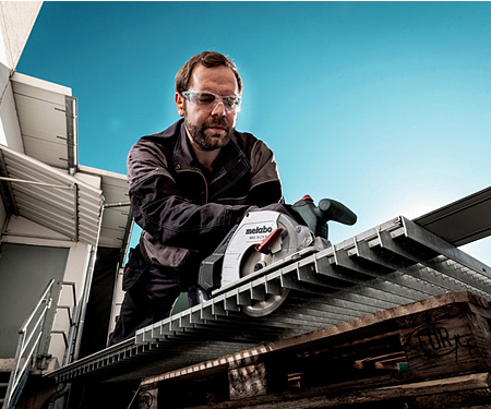 Аккумуляторная дисковая пила METABO MKS 18 LTX BL 58