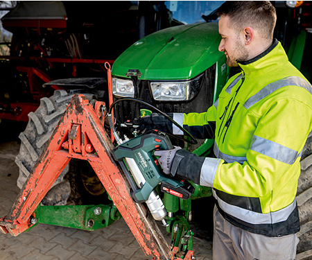 Аккумуляторный смазочный пистолет METABO FP 18 LTX (2x2,0Ah, SC 30, metaBOX 165 L)