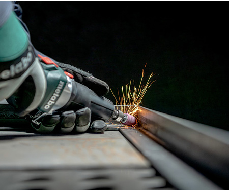 Аккумуляторная прямошлифовальная машина METABO GVB 18 LTX BL 11-28