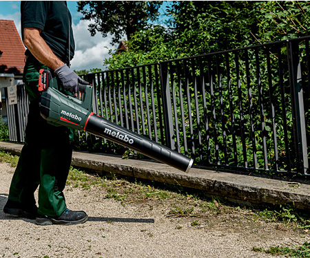 Аккумуляторная воздуходувка METABO LB 18 LTX BL (2x5,2Ah, ASC 55)