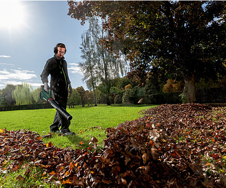 Аккумуляторная воздуходувка METABO LB 18 LTX BL (2x5,2Ah, ASC 55)