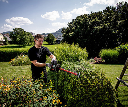 Аккумуляторный кусторез METABO HS 18 LTX 55 (2x 2,0Ah, SC 30)