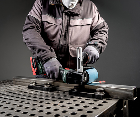 Аккумуляторная щеточная шлифмашина METABO SVB 18 LTX BL 200