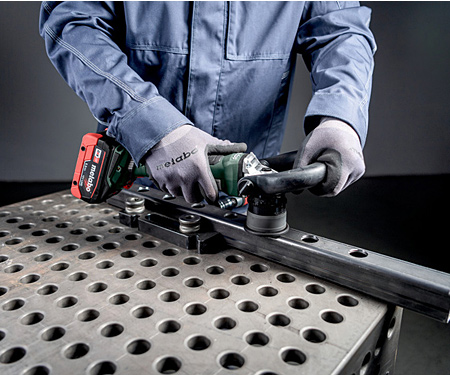 Аккумуляторный фрезер для обработки металлических кромок METABO KFMVB 18 LTX 4 RF