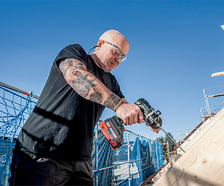 Аккумуляторная дрель-шуруповерт METABO BS 18 LTX BL Q I + насадка