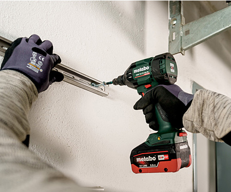 Акумуляторний ударний гайкокрут METABO SSW 18 LTX 550 BL (2х4 Аг, ASC 55, metaBOX 145)