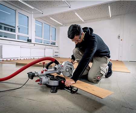 Торцовочная пила METABO KGS 216 M