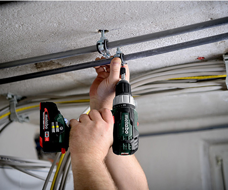 Аккумуляторная ударная дрель-шуруповерт METABO SB 18 L (2x2Ah, SC 30, metaBOX 145)