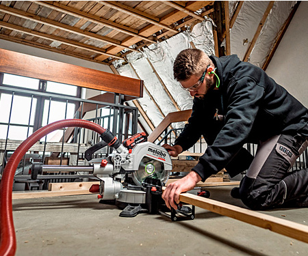 Аккумуляторная торцовочная пила METABO KGS 18 LTX BL 216 5.2Ah