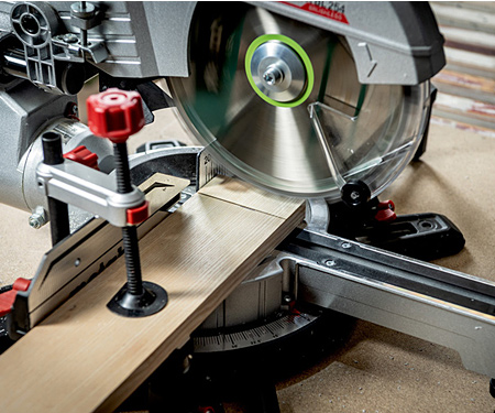 Аккумуляторная торцовочная пила METABO KGS 18 LTX BL 216 4Ah