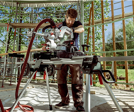 Аккумуляторная торцовочная пила METABO KGS 18 LTX BL 254 5.2Ah