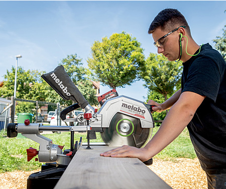 Аккумуляторная торцовочная пила METABO KGS 18 LTX BL 305 Каркас