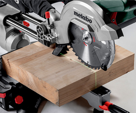 Торцювальна пилка METABO KGS 216 M GL
