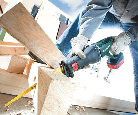 Акумуляторна шабельна пила METABO ASE 18 LTX (4,0 Агод)