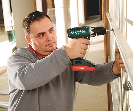 Аккумуляторный шуруповерт METABO BS 18 LI + (3 x 2,0 Ач)