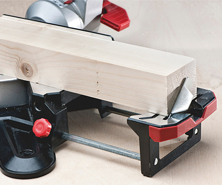 Торцовочная пила METABO KGS 216 M