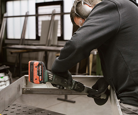 Аккумуляторная шлифовальная машина для узких мест METABO KNS 18 LTX 150 Каркас