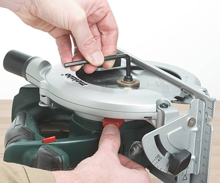 Аккумуляторная дисковая пила METABO KSA 18 LTX Каркас + MetaLoc